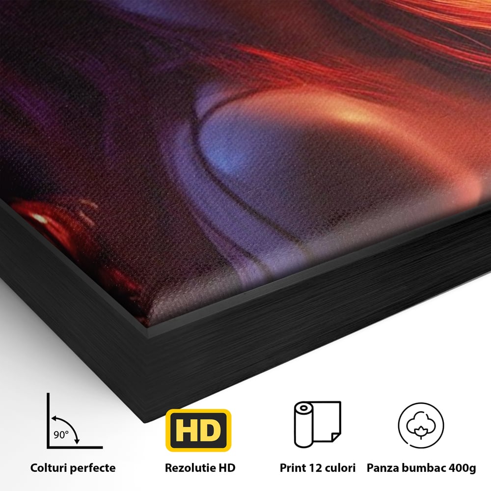 Detaliu al suprafetei: tablou canvas cu femeie si lumina rosie, in rama de aluminiu negru